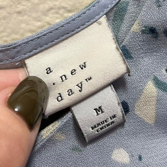 A New Day Baby Blue Geometric Printed Chiffon Sleeveless Blouse Tank Top Sz Med - Picture 4 of 6